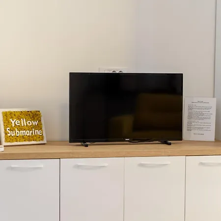 Submarine - Solid Barrels Apartment *
