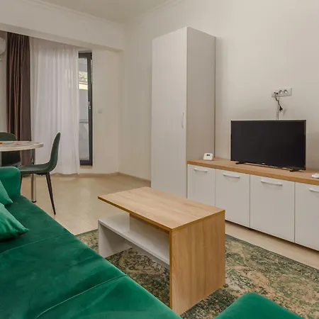 Apartman Submarine - Solid Barrels Mamaia